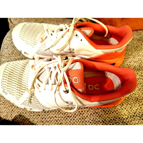 ON‎ Running cloudflyer peach white Athletic sneakers running shoes, Sz 7.5 Women - Picture 4 of 6